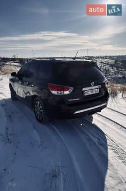 Внедорожник / Кроссовер Nissan Pathfinder 2014 в Могилев-Подольске