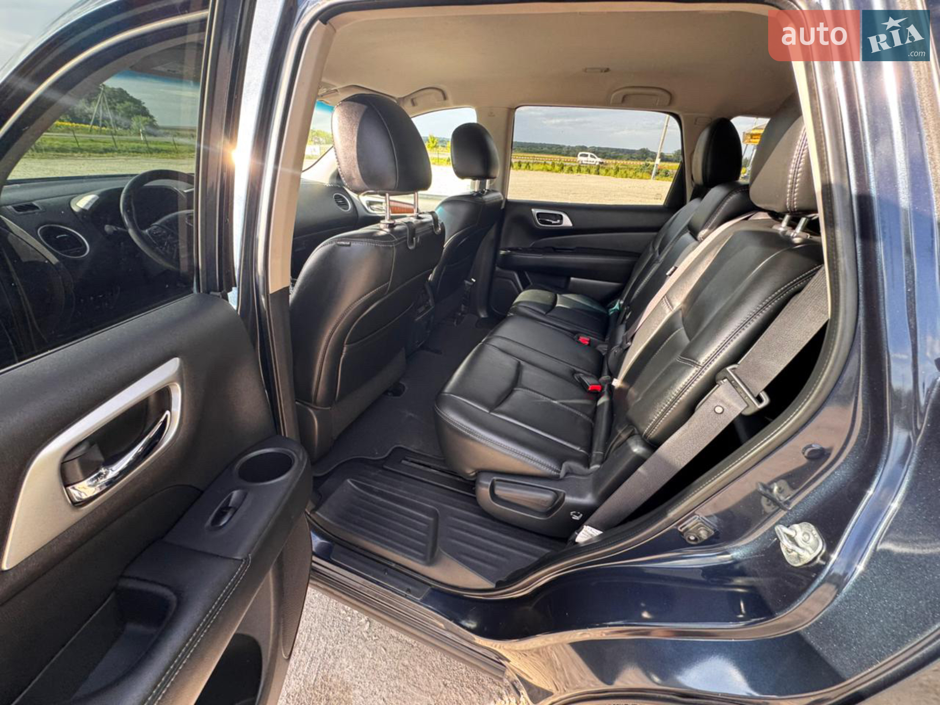 2016 Nissan Pathfinder - мініатюра 16