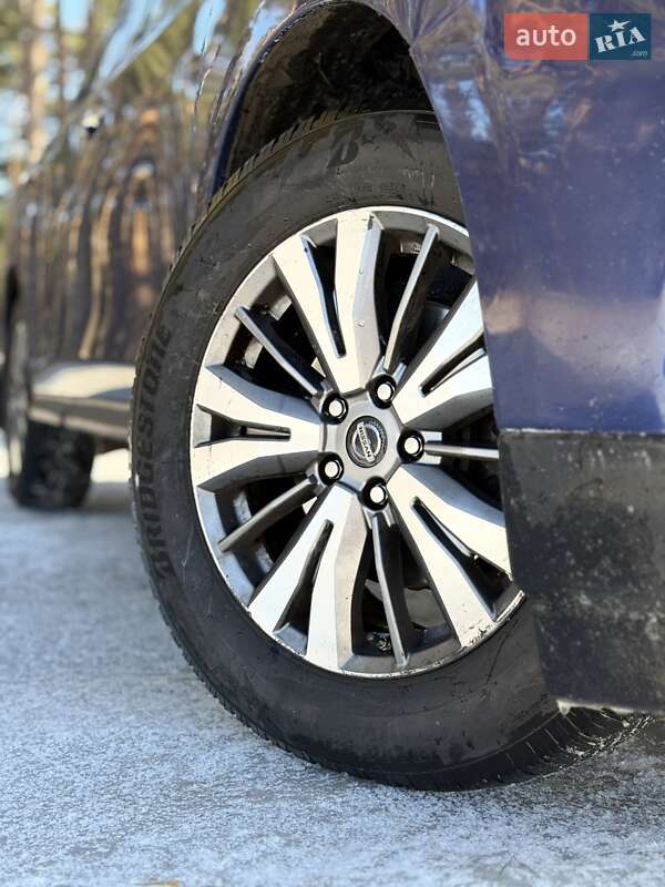 Внедорожник / Кроссовер Nissan Pathfinder 2017 в Сумах