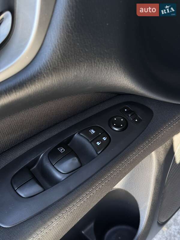 Внедорожник / Кроссовер Nissan Pathfinder 2017 в Сумах