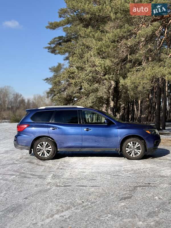 Внедорожник / Кроссовер Nissan Pathfinder 2017 в Сумах