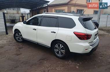 Внедорожник / Кроссовер Nissan Pathfinder 2017 в Александрие