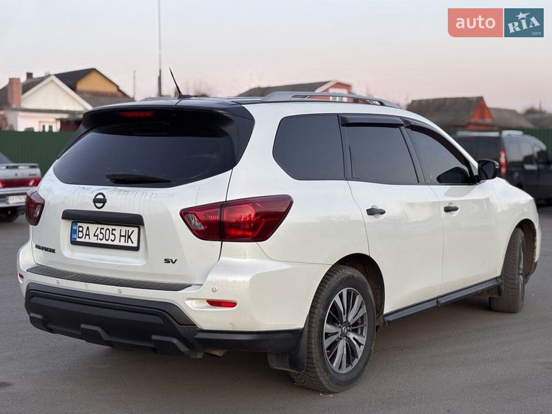 Внедорожник / Кроссовер Nissan Pathfinder 2017 в Александрие