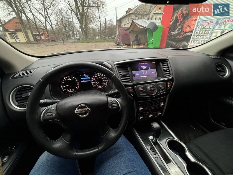 Внедорожник / Кроссовер Nissan Pathfinder 2017 в Александрие