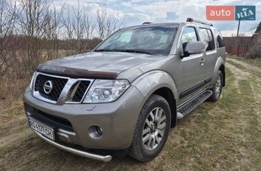 Позашляховик / Кросовер Nissan Pathfinder 2011 в Івано-Франківську
