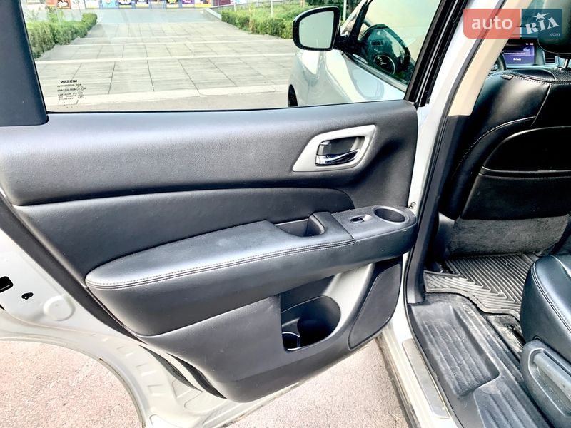 Позашляховик / Кросовер Nissan Pathfinder 2014 в Житомирі
