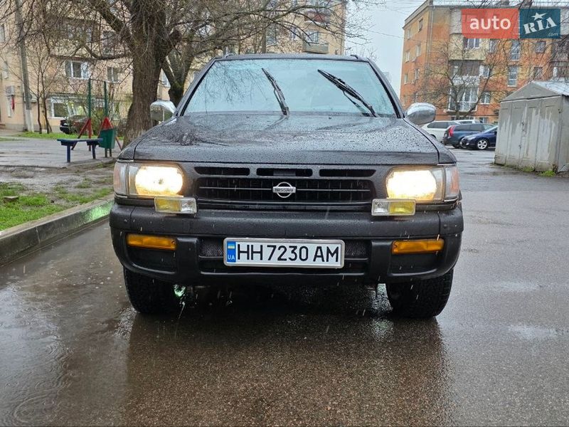 Nissan Pathfinder 2000