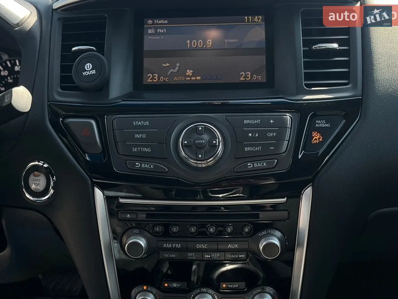 Внедорожник / Кроссовер Nissan Pathfinder 2016 в Ужгороде