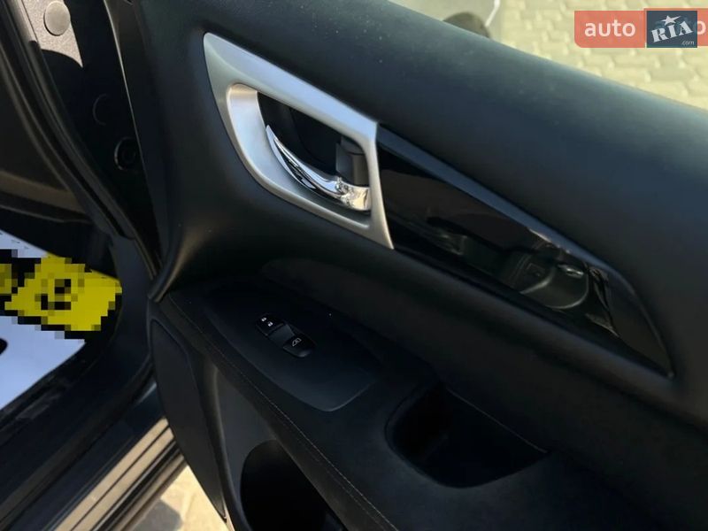 Внедорожник / Кроссовер Nissan Pathfinder 2016 в Ужгороде