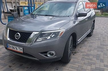 Внедорожник / Кроссовер Nissan Pathfinder 2015 в Днепре