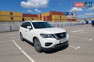 Позашляховик / Кросовер Nissan Pathfinder 2017 в Тернополі
