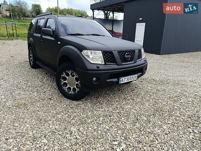 Внедорожник / Кроссовер Nissan Pathfinder 2004 в Сторожинце