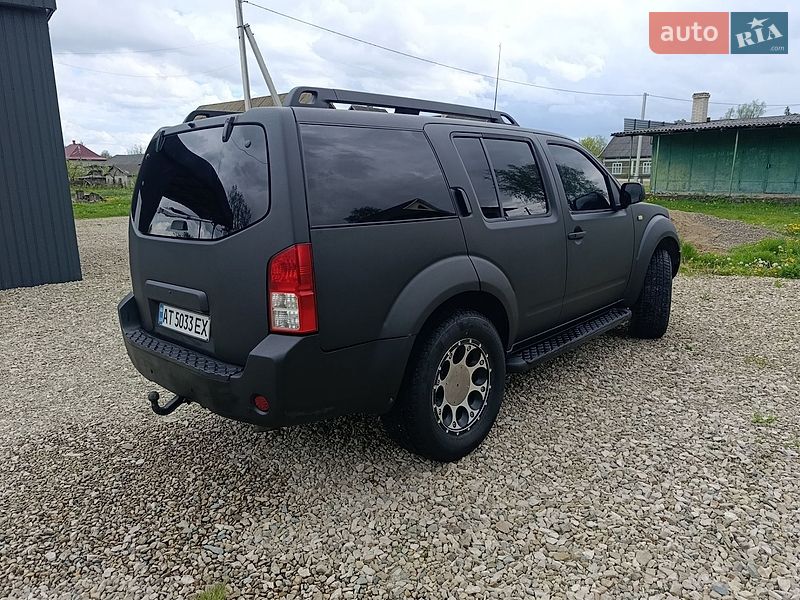 Внедорожник / Кроссовер Nissan Pathfinder 2004 в Сторожинце