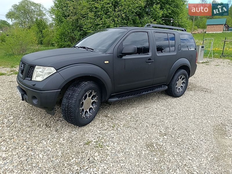Внедорожник / Кроссовер Nissan Pathfinder 2004 в Сторожинце