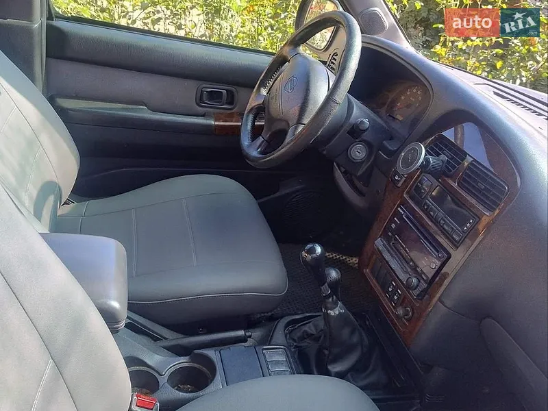 Nissan Pathfinder 2000