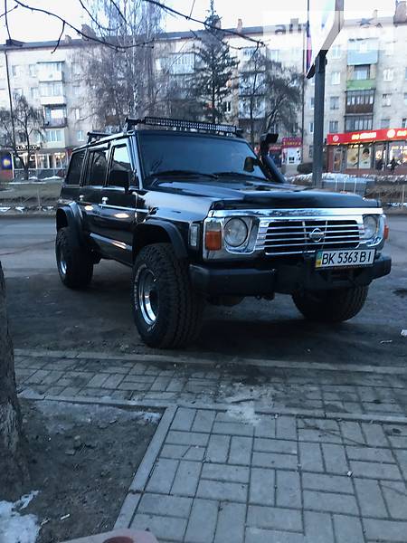 Внедорожник / Кроссовер Nissan Patrol 1994 в Черновцах