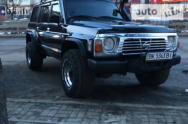 Внедорожник / Кроссовер Nissan Patrol 1994 в Черновцах