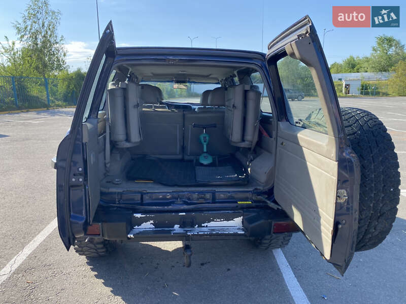 Внедорожник / Кроссовер Nissan Patrol 2002 в Ужгороде