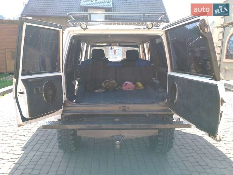 Позашляховик / Кросовер Nissan Patrol 1990 в Івано-Франківську