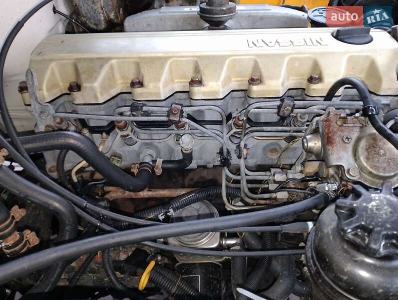 Позашляховик / Кросовер Nissan Patrol 1990 в Івано-Франківську