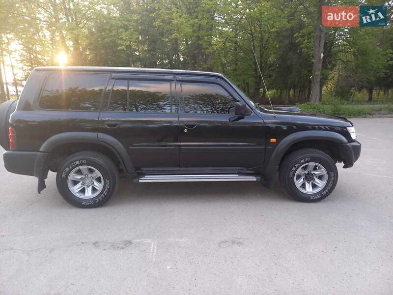 Внедорожник / Кроссовер Nissan Patrol 2001 в Луцке