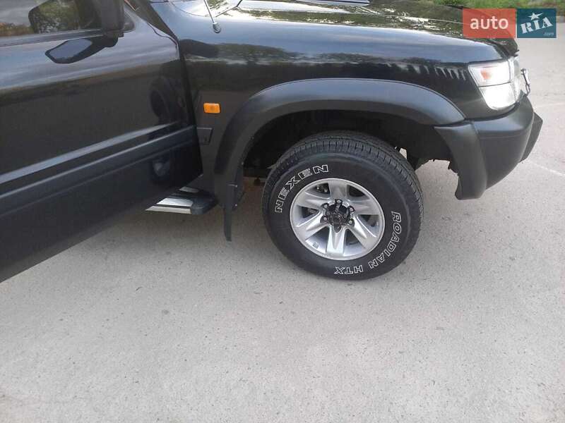 Внедорожник / Кроссовер Nissan Patrol 2001 в Луцке