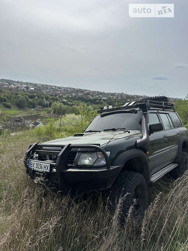 Позашляховик / Кросовер Nissan Patrol 2001 в Кам'янець-Подільському