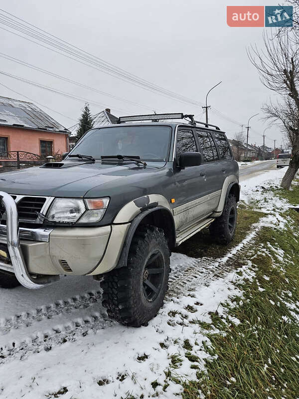 Внедорожник / Кроссовер Nissan Patrol 2001 в Перечине
