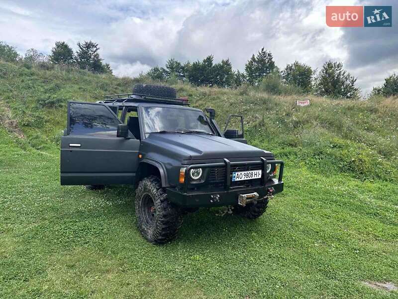 Позашляховик / Кросовер Nissan Patrol 1989 в Ужгороді