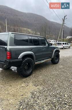 Внедорожник / Кроссовер Nissan Patrol 2000 в 