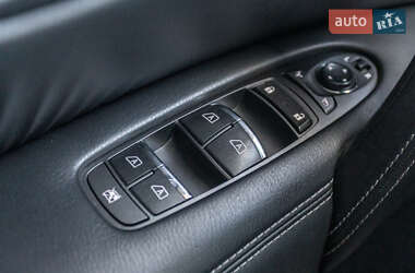 Позашляховик / Кросовер Nissan Patrol 2013 в 