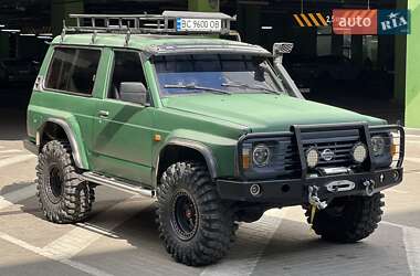 Внедорожник / Кроссовер Nissan Patrol 1987 в 