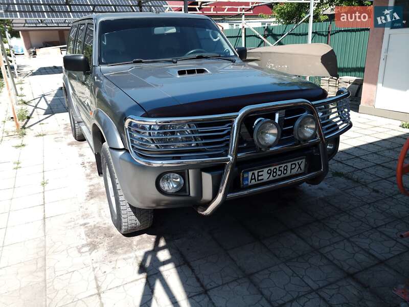Внедорожник / Кроссовер Nissan Patrol 2003 в 