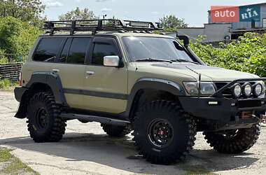 Внедорожник / Кроссовер Nissan Patrol 2000 в Мукачево