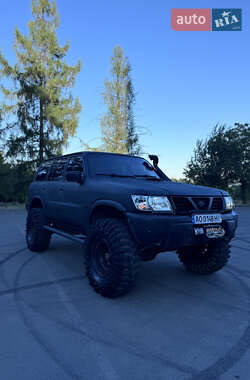 Позашляховик / Кросовер Nissan Patrol 2000 в Ужгороді