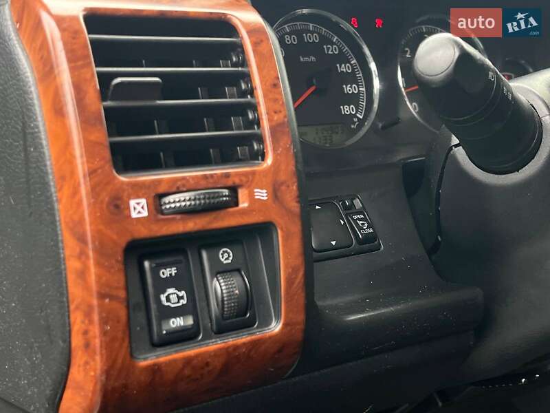 Позашляховик / Кросовер Nissan Patrol 2009 в Львові