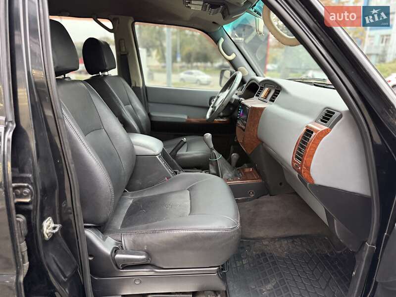 Позашляховик / Кросовер Nissan Patrol 2005 в Києві