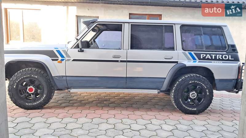 Внедорожник / Кроссовер Nissan Patrol 1992 в Надворной