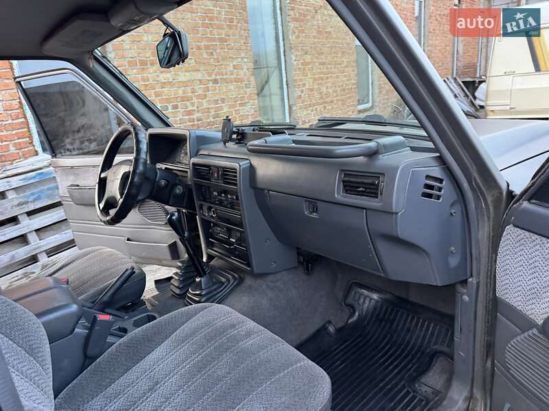 Внедорожник / Кроссовер Nissan Patrol 1996 в Прилуках