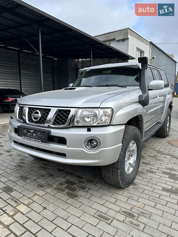 Внедорожник / Кроссовер Nissan Patrol 2008 в Ровно