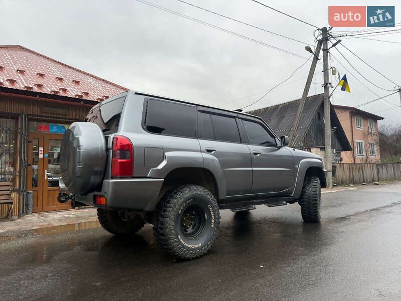 Внедорожник / Кроссовер Nissan Patrol 2005 в Рахове