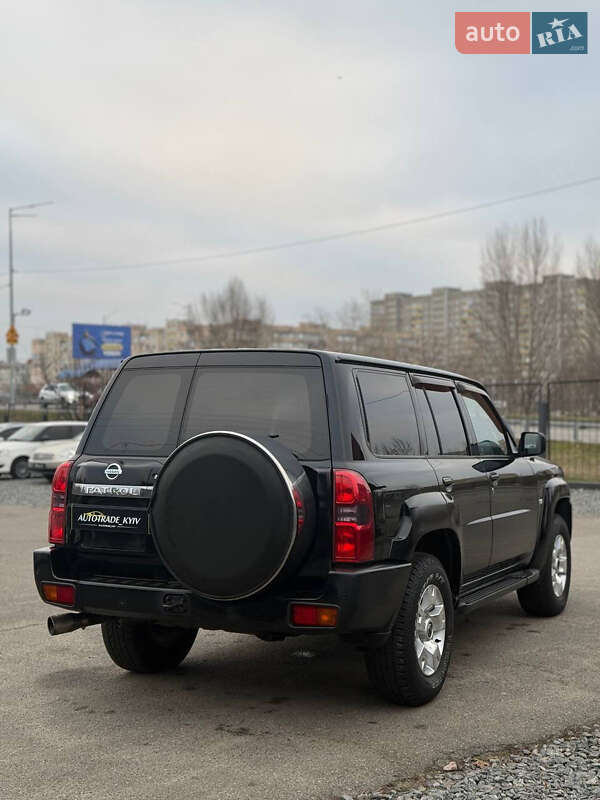 Позашляховик / Кросовер Nissan Patrol 2006 в Києві