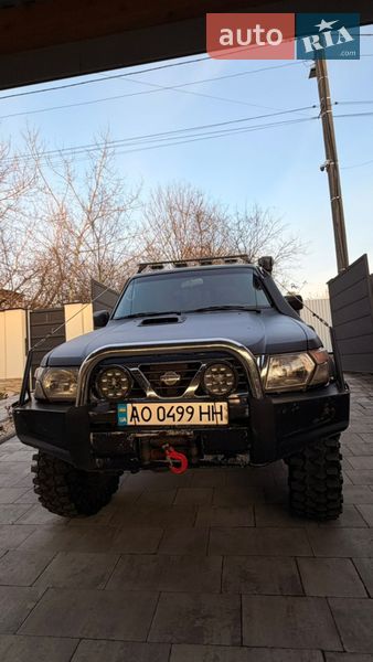 Внедорожник / Кроссовер Nissan Patrol 2002 в Ужгороде