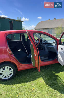 Хетчбек Nissan Pixo 2011 в 
