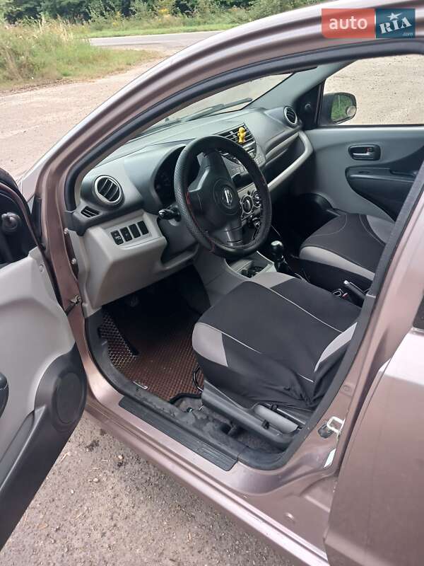 Хэтчбек Nissan Pixo 2009 в Львове