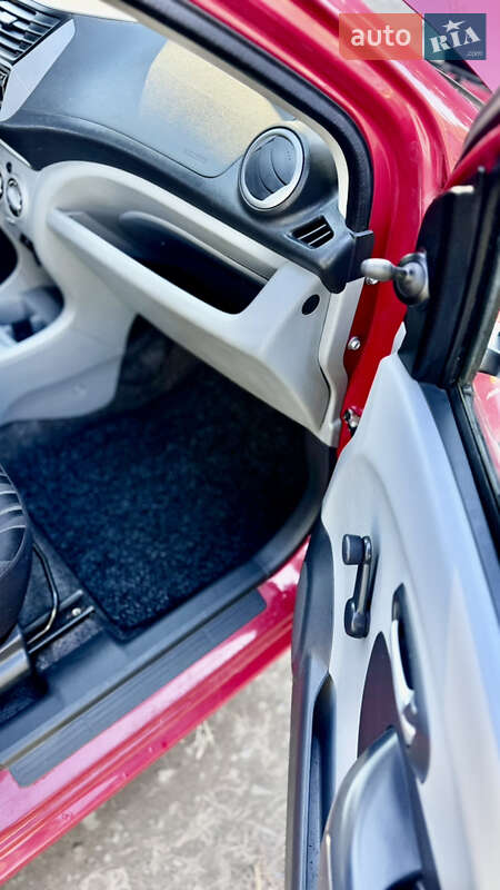 Хэтчбек Nissan Pixo 2009 в Новояворовске