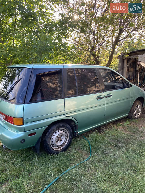 Nissan Prairie 1993