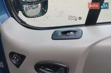 Вантажопасажирський фургон Nissan Primastar 2010 в 