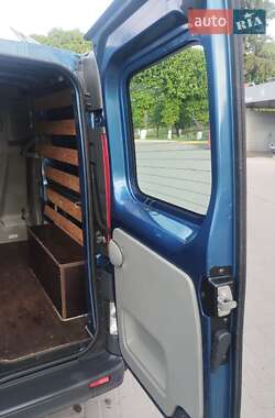 Вантажопасажирський фургон Nissan Primastar 2010 в 