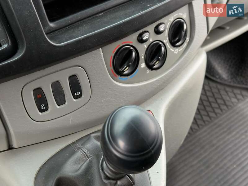 Мінівен Nissan Primastar 2004 в Львові